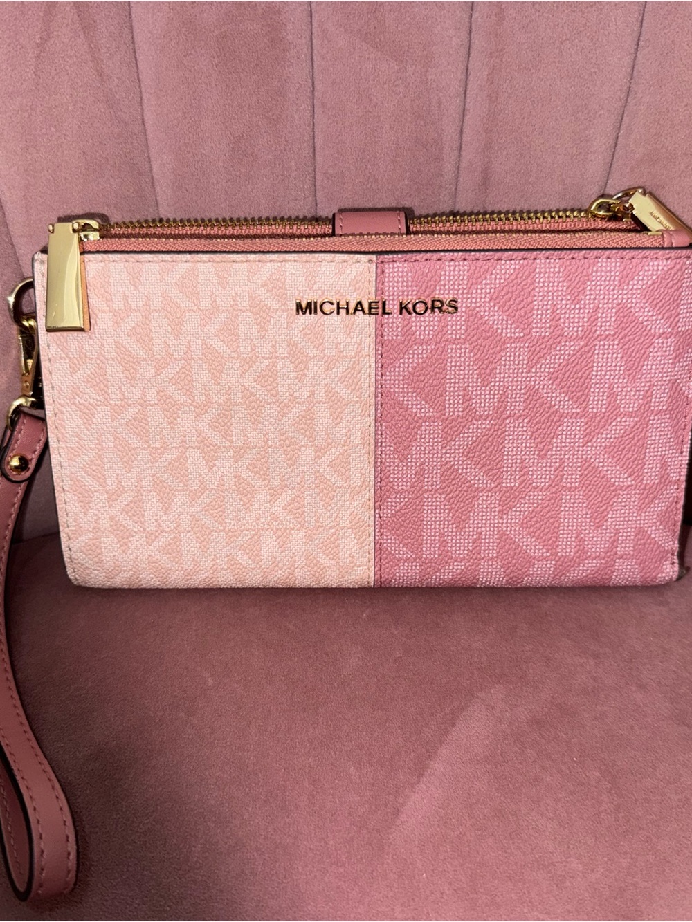 MICHAEL KORS Two-Tone Pink Signature Wristlet